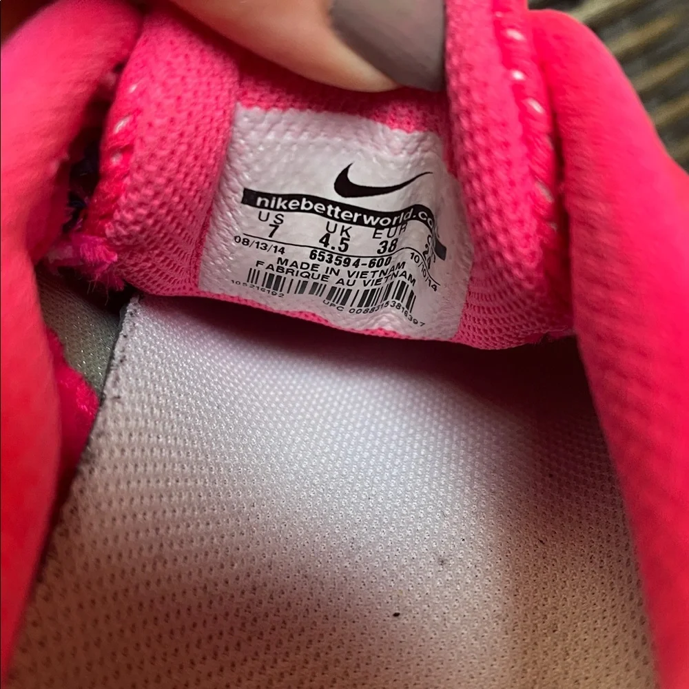 Nike Women's Bright Pink Athletic Shoes - Picture 10 of 10